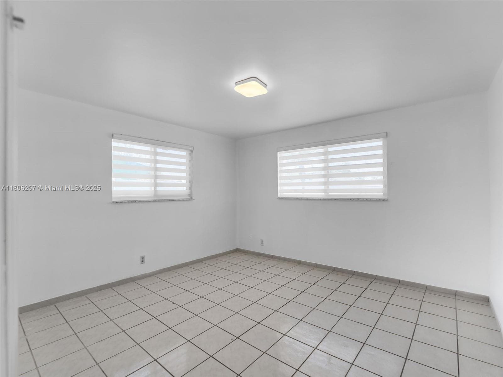 Building Photo - 1811 SW 97th Ter