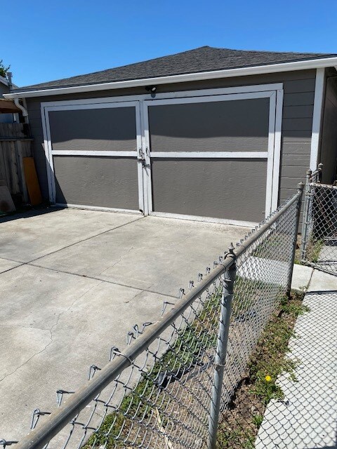 Building Photo - 1248 80th Ave