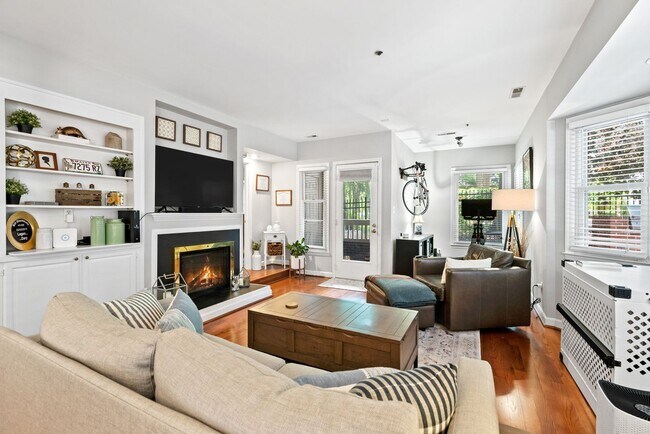 Building Photo - Downtown Living in Raleigh, NC!