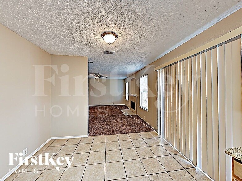 Building Photo - 820 Monette Dr