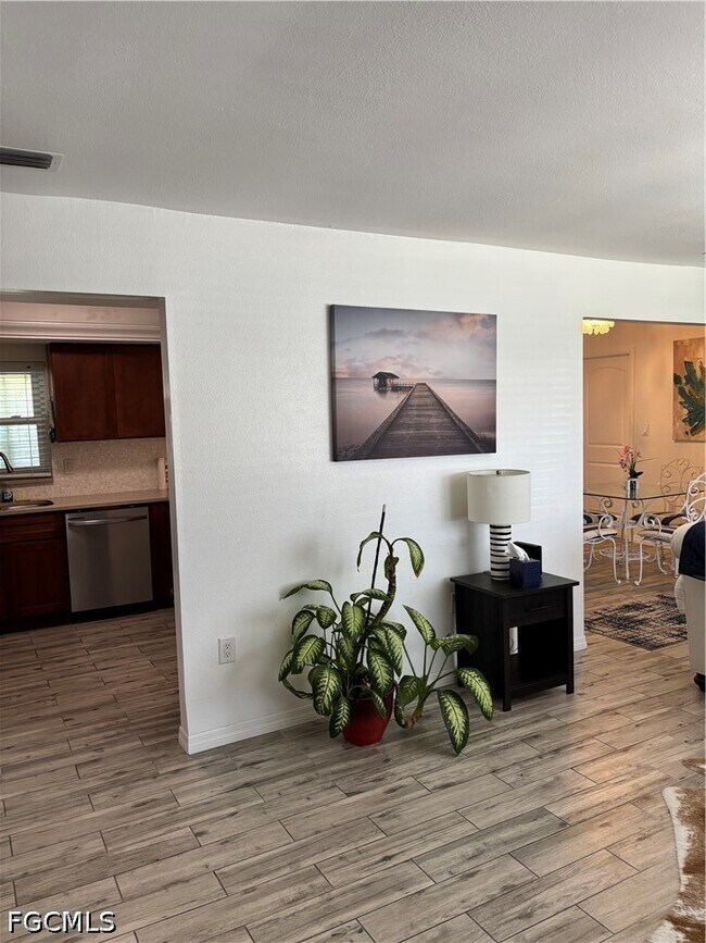 Building Photo - 879 Lake McGregor Dr