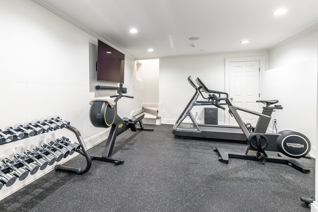 Building Photo - 5 Marlborough St