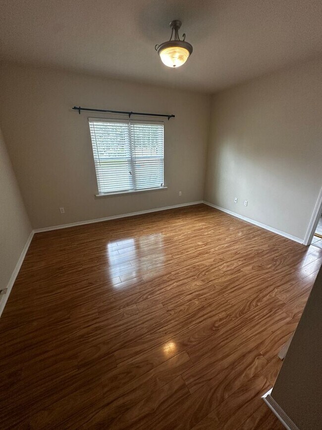 Building Photo - Longleaf 3/2 House