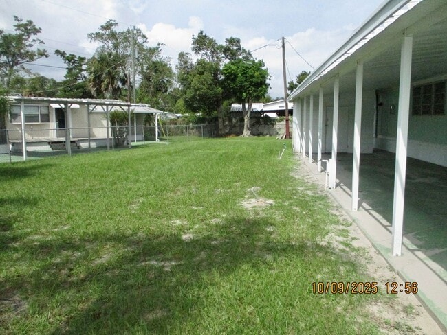 Building Photo - Charming 2-bedroom, 1-bathroom home locate...