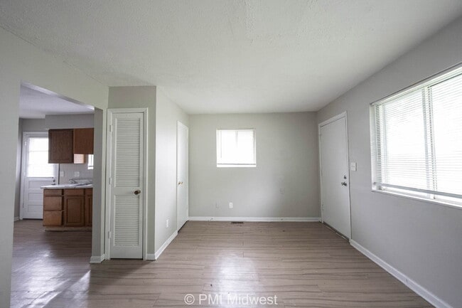 Building Photo - 2248 N Leland Ave