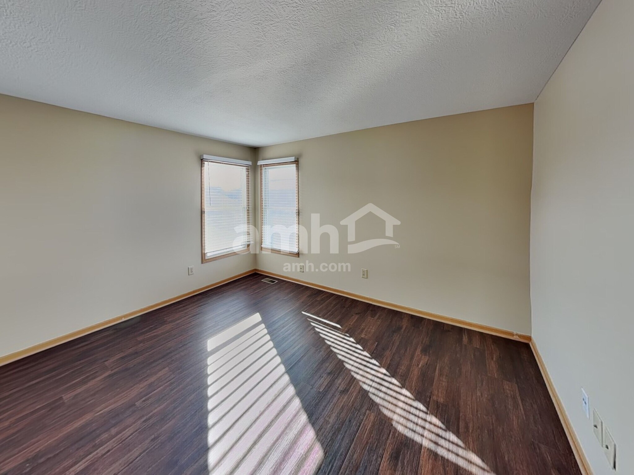 Building Photo - 395 Belfair Dr