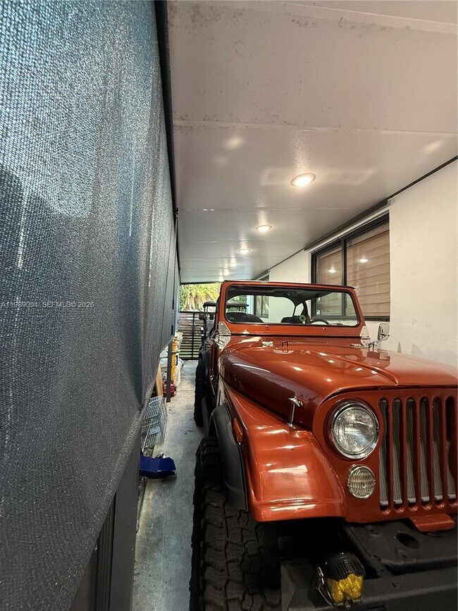 Building Photo - 9495 Dominican Dr