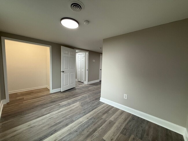 Building Photo - Old Tusculum Rd Apartments