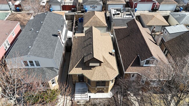 Building Photo - Beautiful Home Lowell Ave.