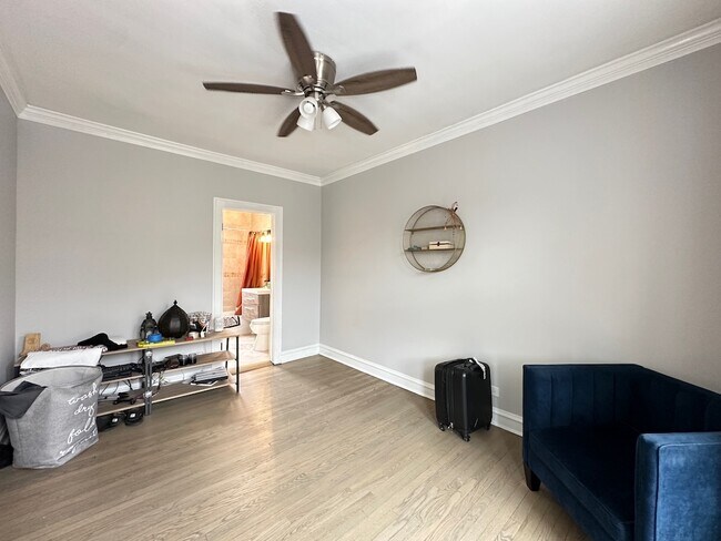 Building Photo - 1352 W Carmen Ave