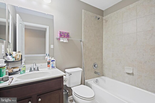 Building Photo - 7425 Willow View Ln