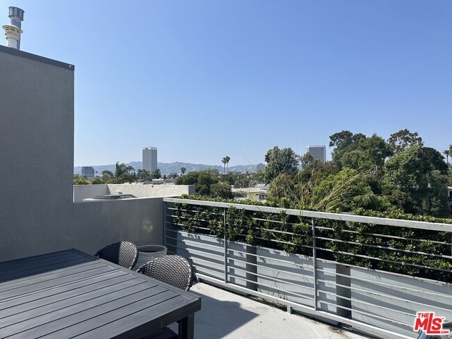 Building Photo - 5403 W Wilshire Vista Ln