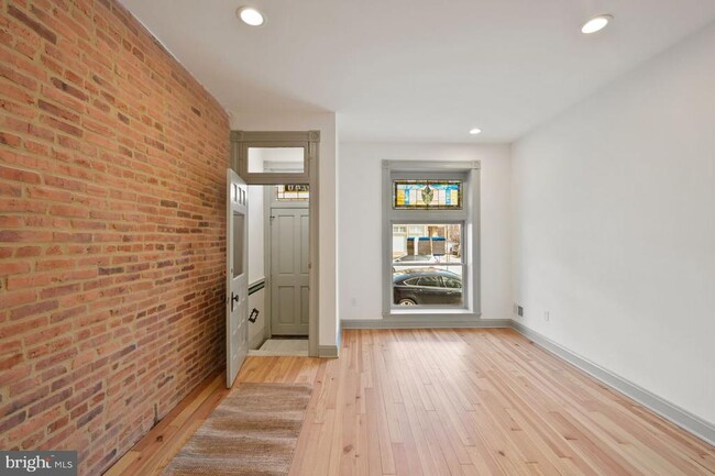 Building Photo - 740 S Linwood Ave