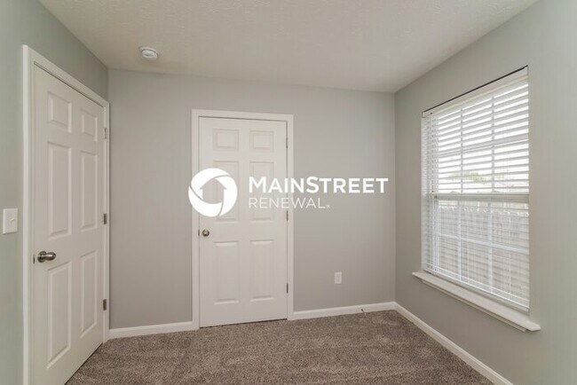 Building Photo - 3 Bedroom Pet-Friendly Home in SHEPHERDSVILLE, KY with Main Street Renewal