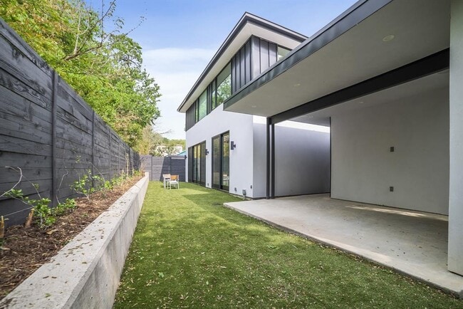 Building Photo - 2003 Melridge Pl