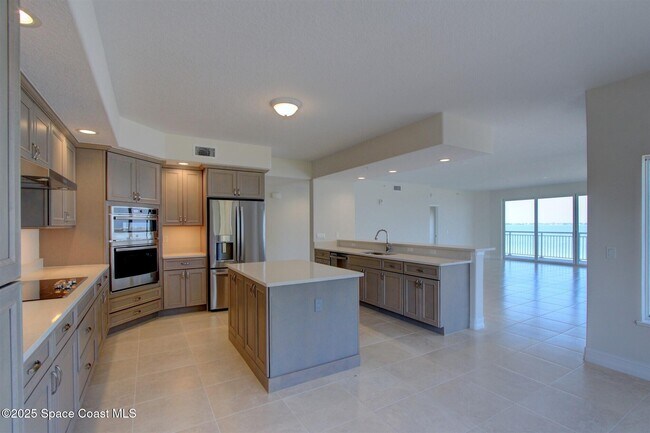 Building Photo - 1465 S Harbor City Blvd