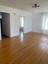 Building Photo - 2609 S Barrington Ave