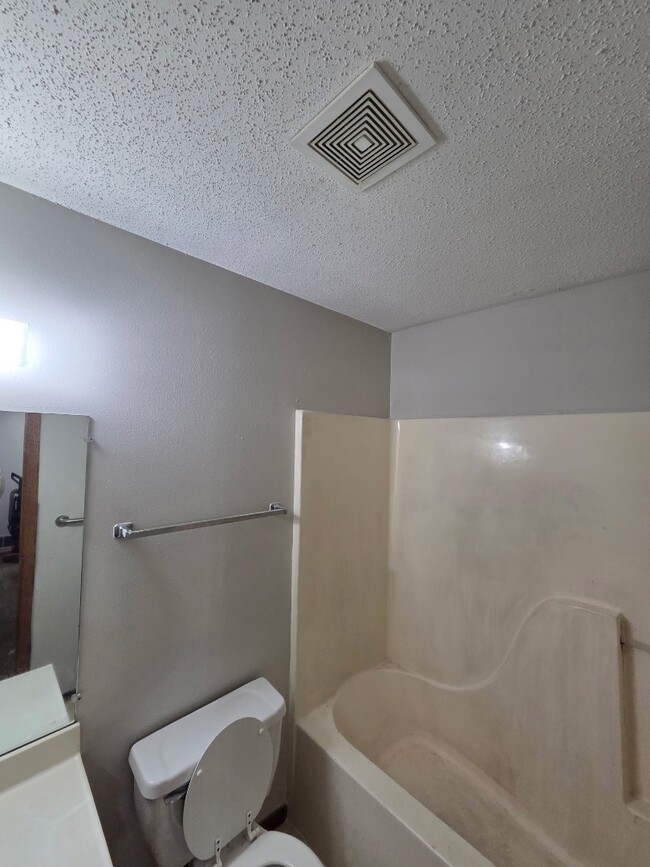 Building Photo - 315 N 1st St