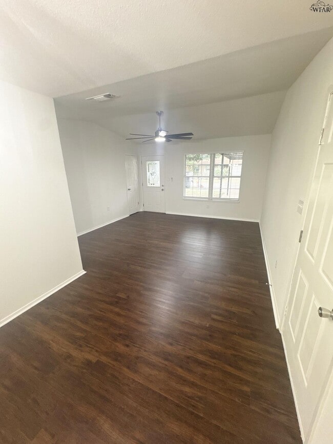 Building Photo - 4318 Hillsboro