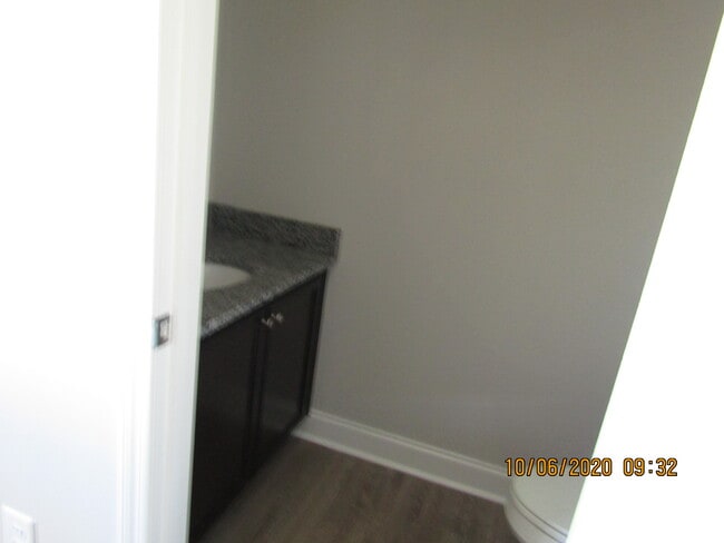 Building Photo - 108 Blue St