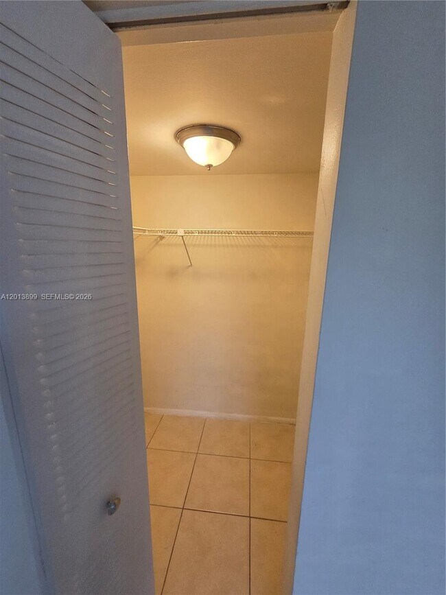 Building Photo - 8051 S Colony Cir