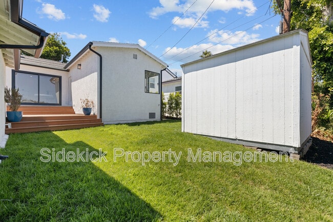 Building Photo - 1724 S Fairfax Ave