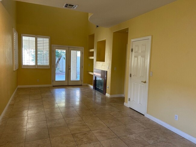 Building Photo - 2 story townhome in Seven Hills