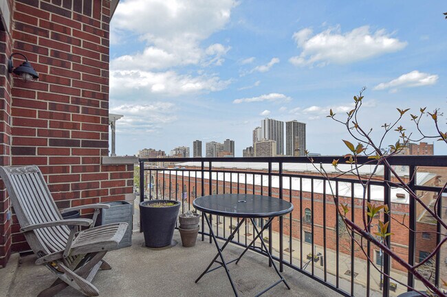 Building Photo - 5858 N Broadway