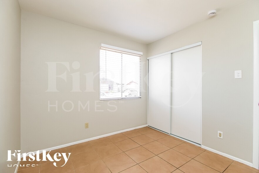 Building Photo - 5213 S 47th Pl