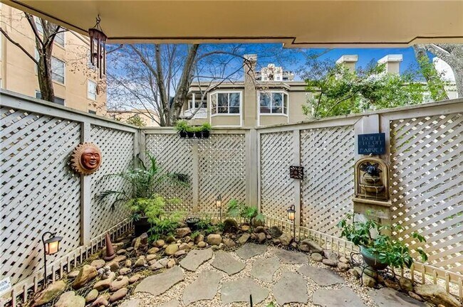 Building Photo - 203 14th St NE