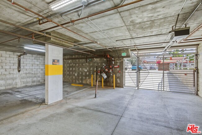 Building Photo - 3637 Dunn Dr