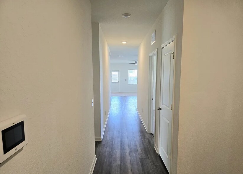 Building Photo - 4913 Jovian