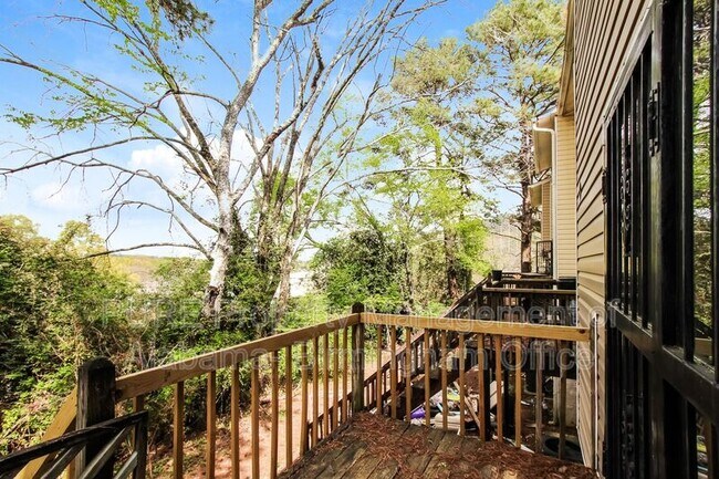 Building Photo - 6107 Crest Green Rd