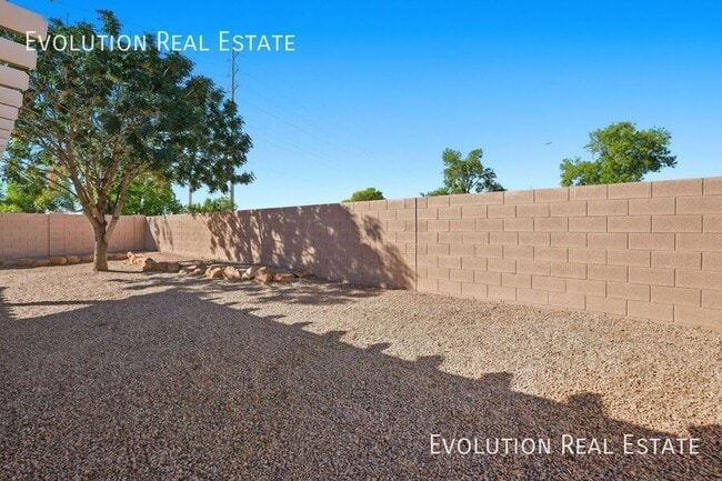 Building Photo - 3130 S 81st St