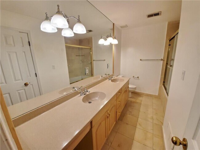 Building Photo - 4209 Pine Heights Dr NE