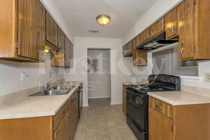 Building Photo - 2240 Tarpley Rd