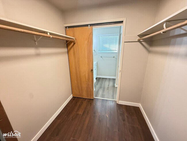 Building Photo - 4 Bedroom / 2 Bathroom Charming Home with Spacious Layout & Private Yard!