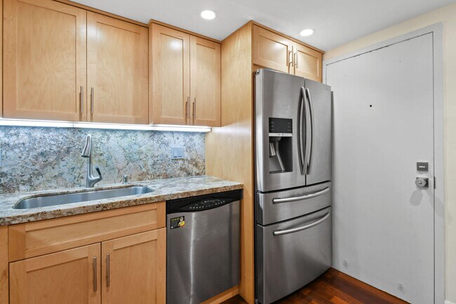 Building Photo - 226 Brazilian Ave