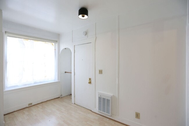 Building Photo - OPEN HOUSE: Monday (3/16) 6:00pm-6:15pm Ground Floor Studio in Pacific Heights (2803 ½ Greenwich ...