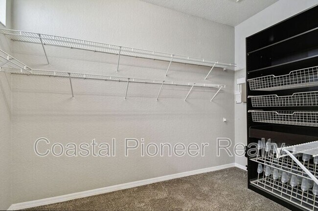 Building Photo - 6105 S Elkins Ave