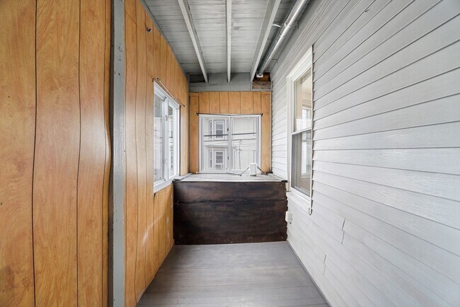 Building Photo - 46 Breed St