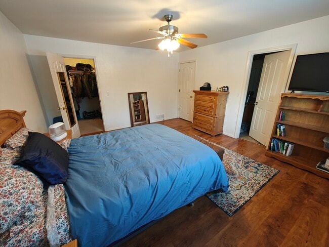 Building Photo - 2141 N Midtown Dr