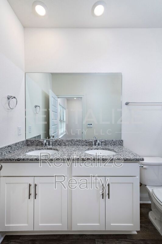 Building Photo - 13330 Shea Cir