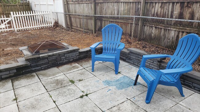 Building Photo - 651 16th St NW