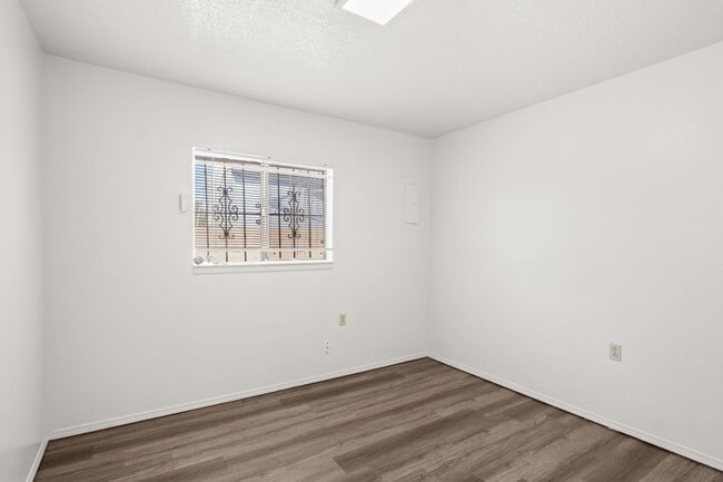 Building Photo - 1105 Calle Mesquite