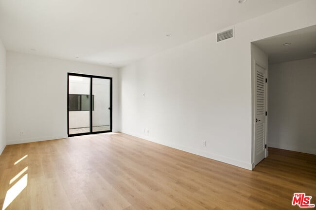 Building Photo - 2671 Benedict St