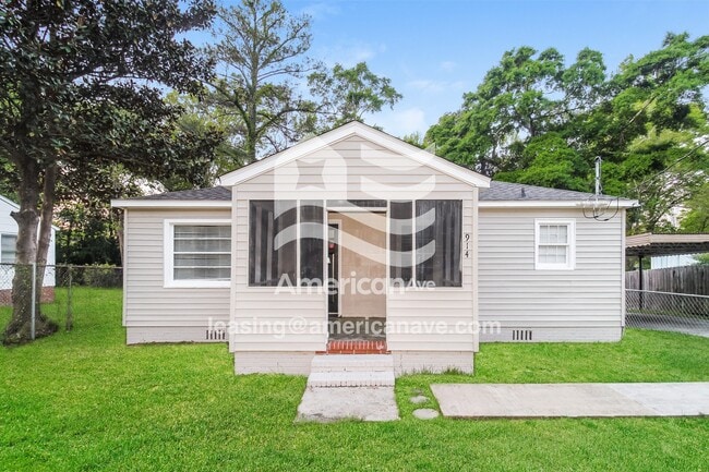 Building Photo - 914 Lamore St