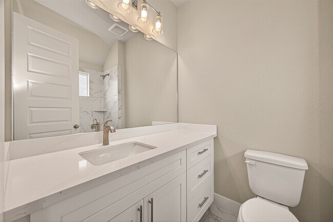 Building Photo - 1504 Hussion St