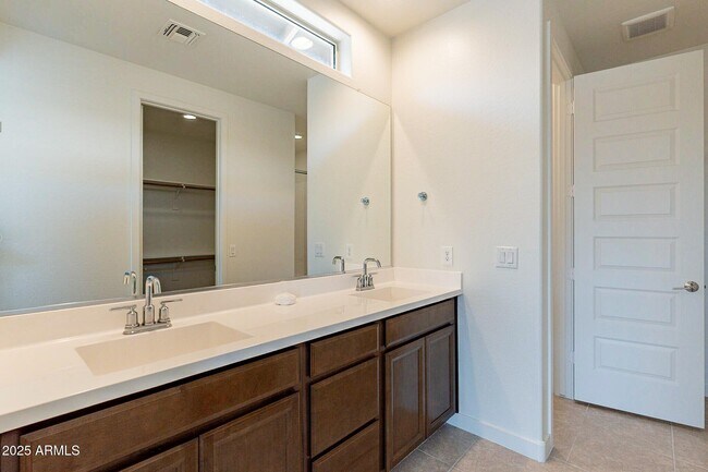 Building Photo - 3742 S 64th Dr