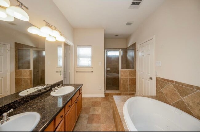 Building Photo - 7103 Windwater Lagoon Dr
